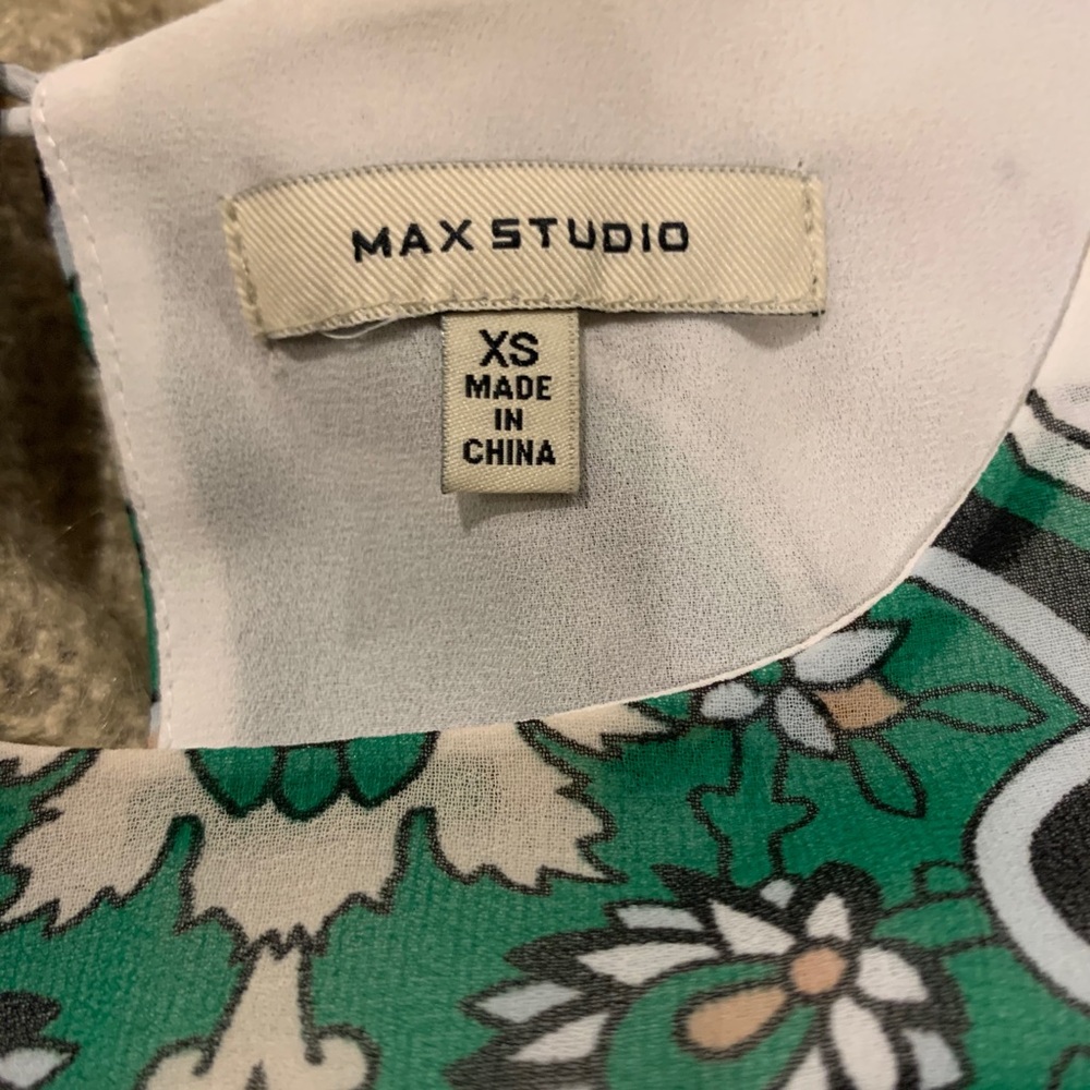 Sleeveless top. Great condition.